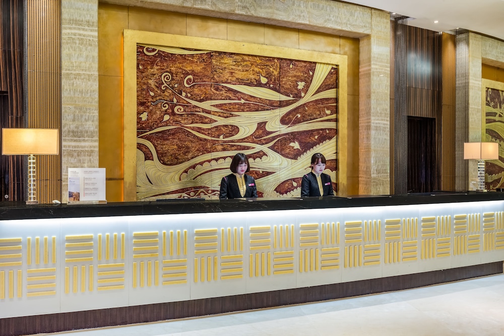 Crowne Plaza Yantai Seaview 6/82