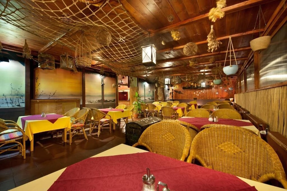 Henrietta Hotel 24/41