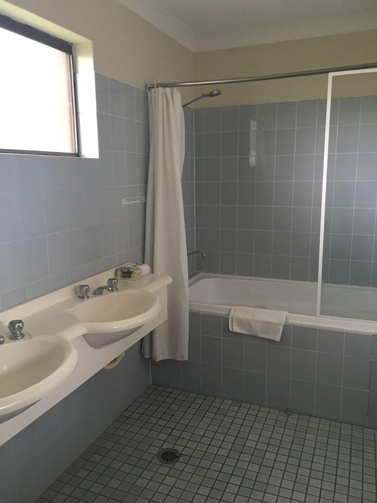 ABCOT INN 57/58