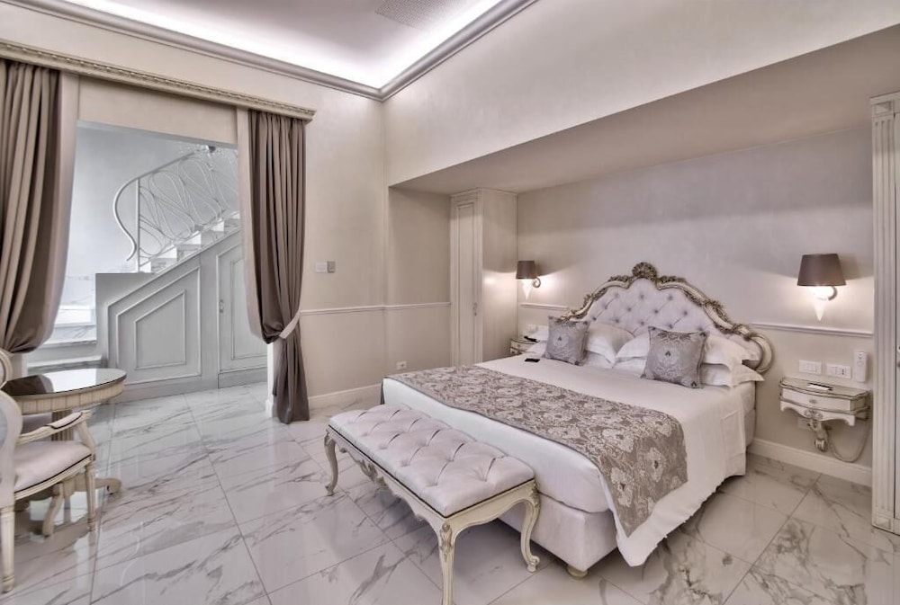 DELUXE, SUITE, SAUNA, HYDROMASSAGE