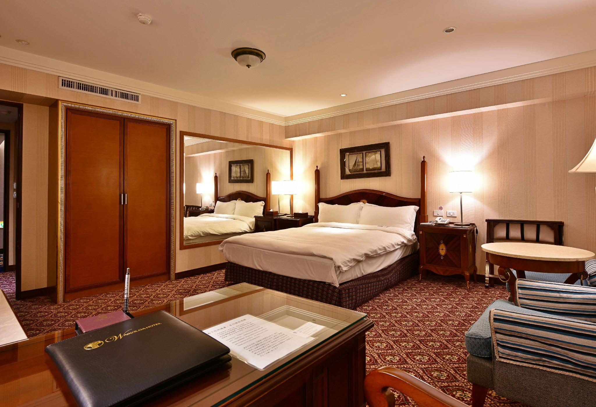 Exquisite, Queen Bed