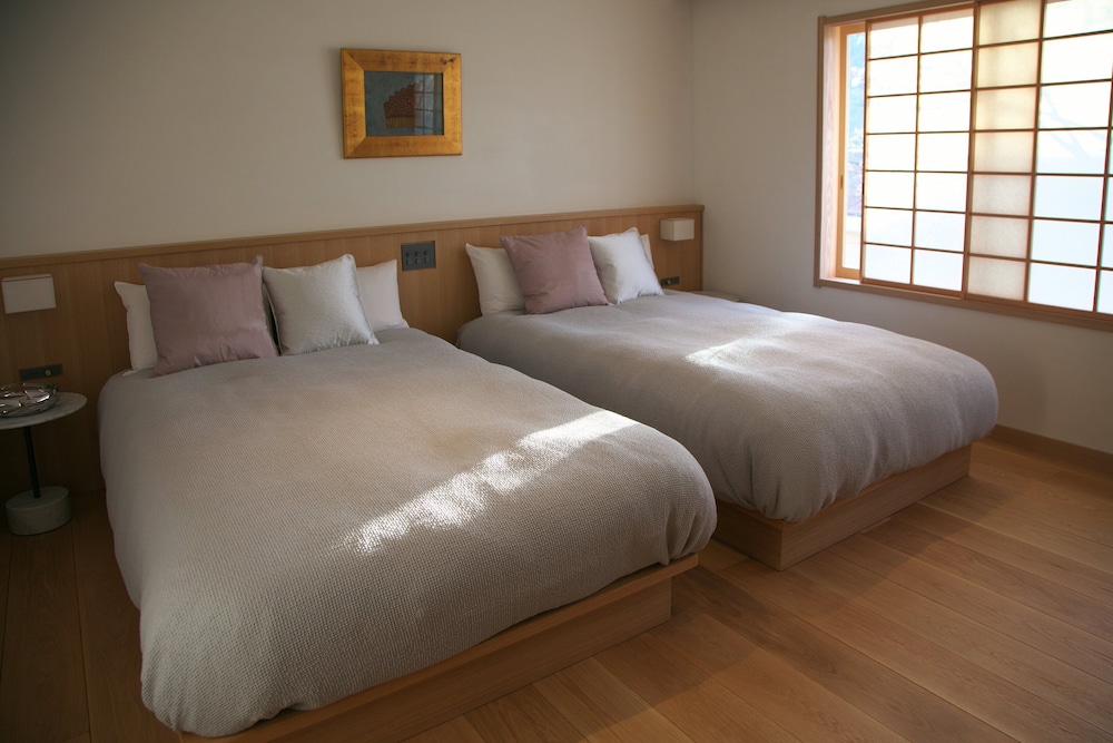 2 BEDROOMS, LUXURY, SUITE, PRIVATE BATHROOM