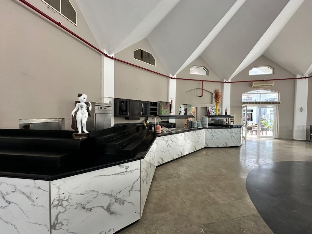 Larissa Inn 13/50