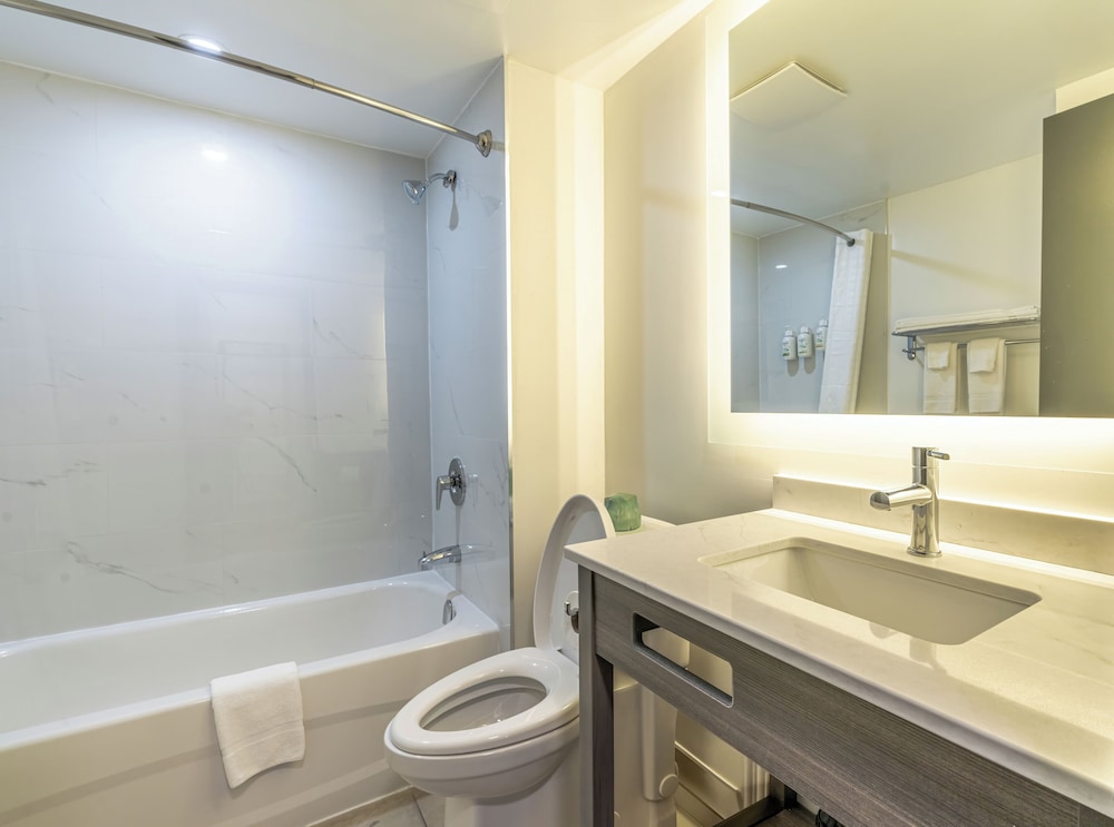 Ramada by Wyndham Kingston 50/50