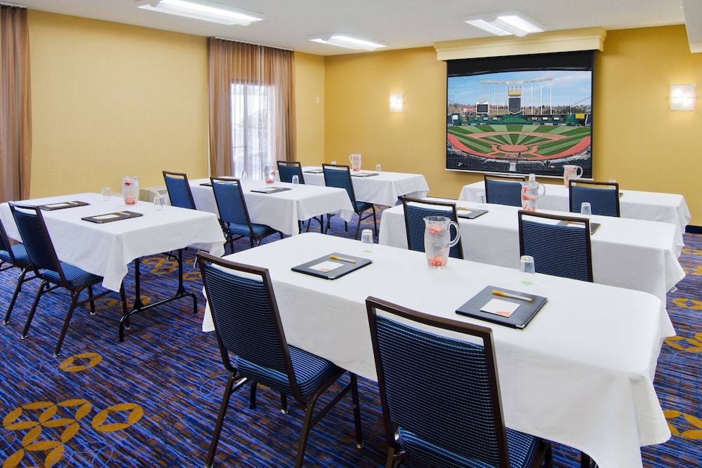 Courtyard by Marriott Kansas City Overland Park/Metcalf, South of College Boulevard 45/56