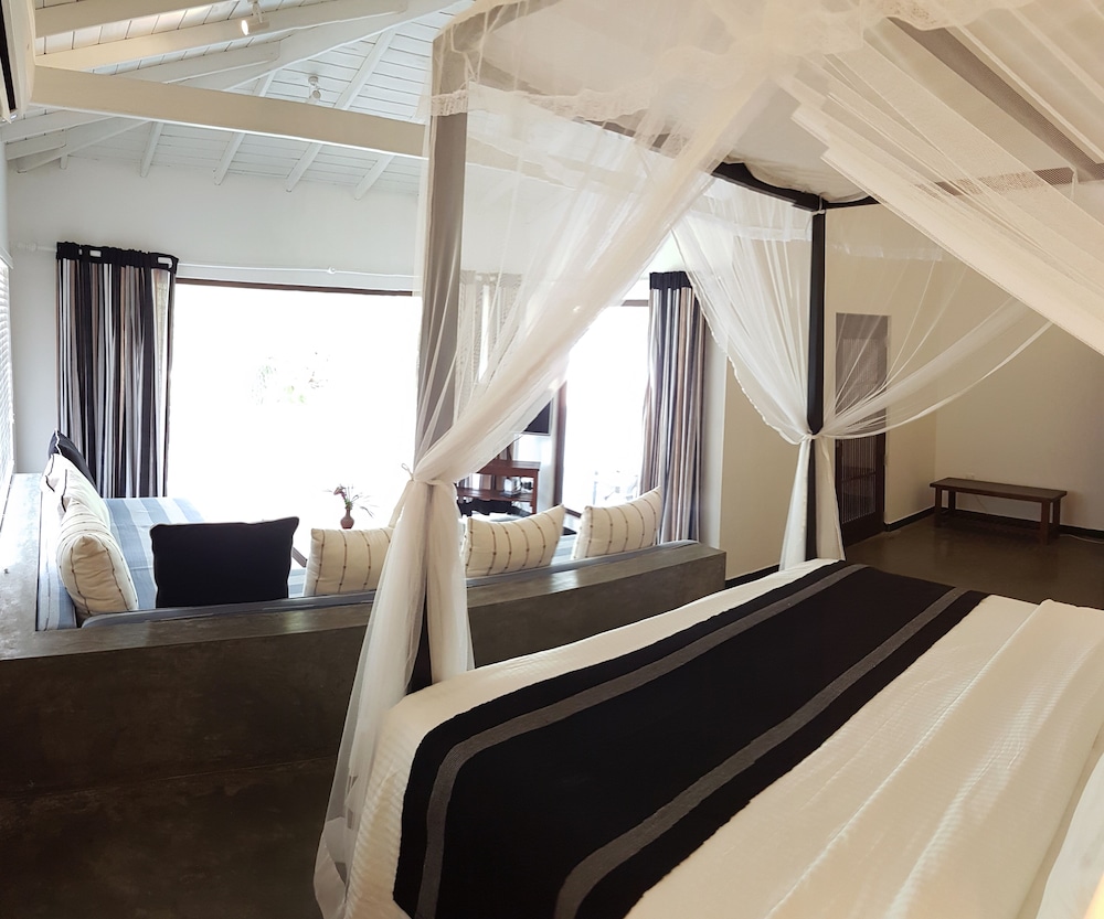PREMIER, KING BED