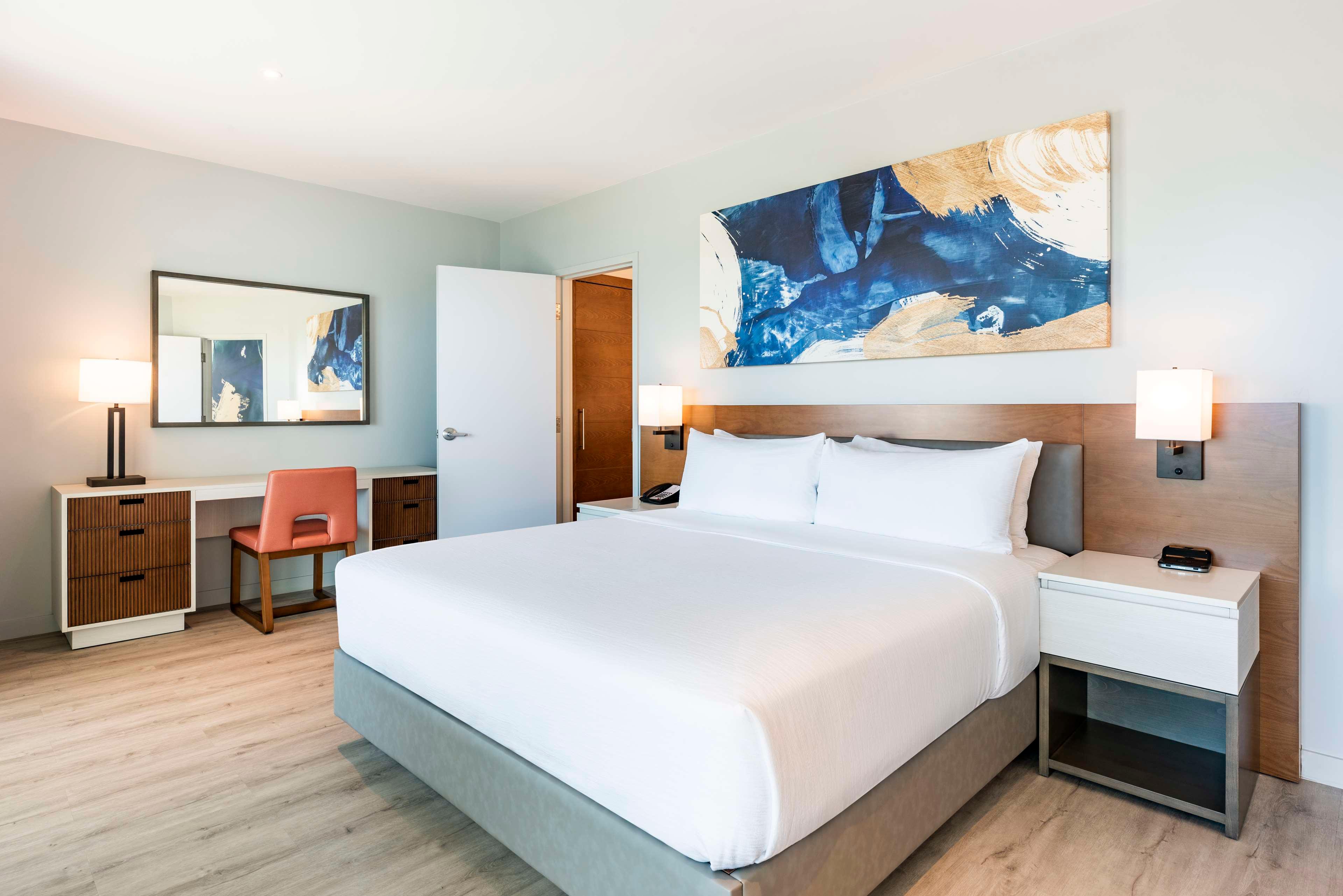 Suite, King Bed, Ocean Front، Embassy Suites by Hilton Aruba Resort 3/8