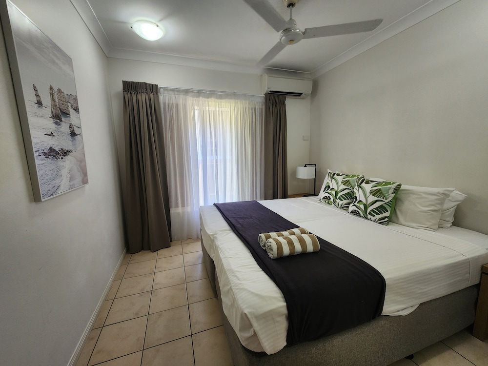 Central Plaza Port Douglas 20/63