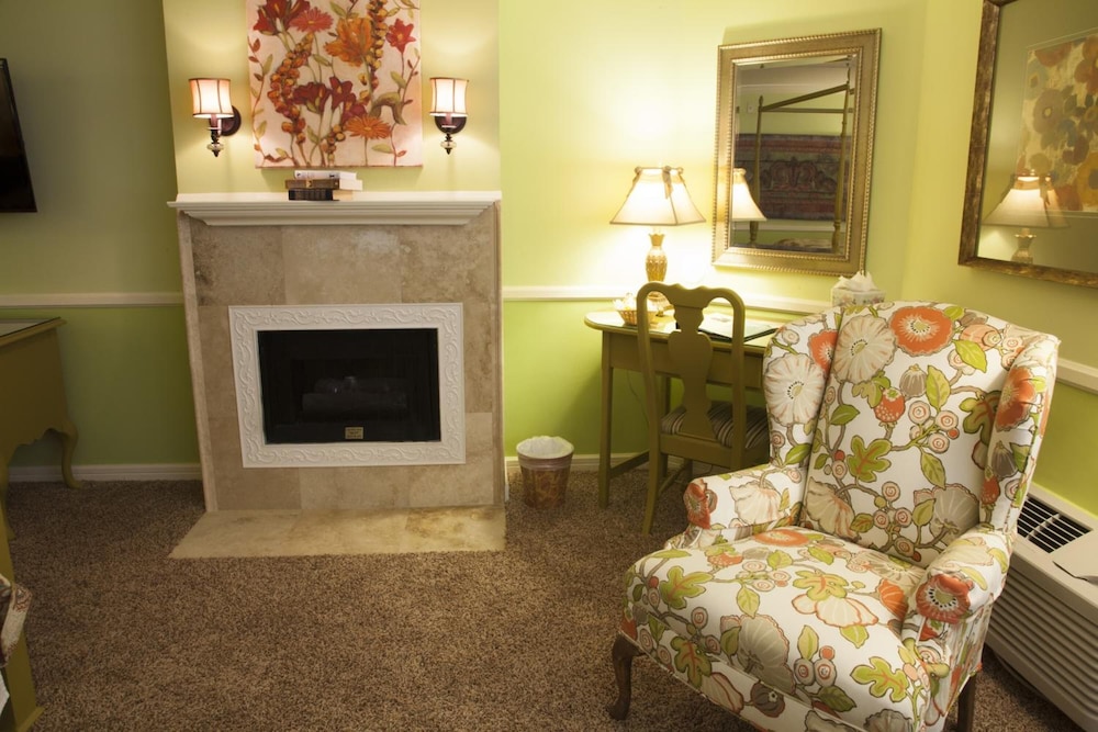 Apple Farm Inn 42/65
