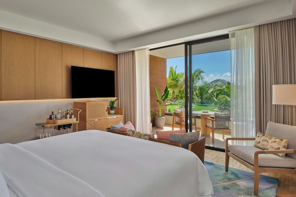 Superior, King Bed, Resort View, Balcony