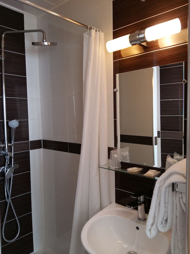 Hotel Du Roi Rene 18/19
