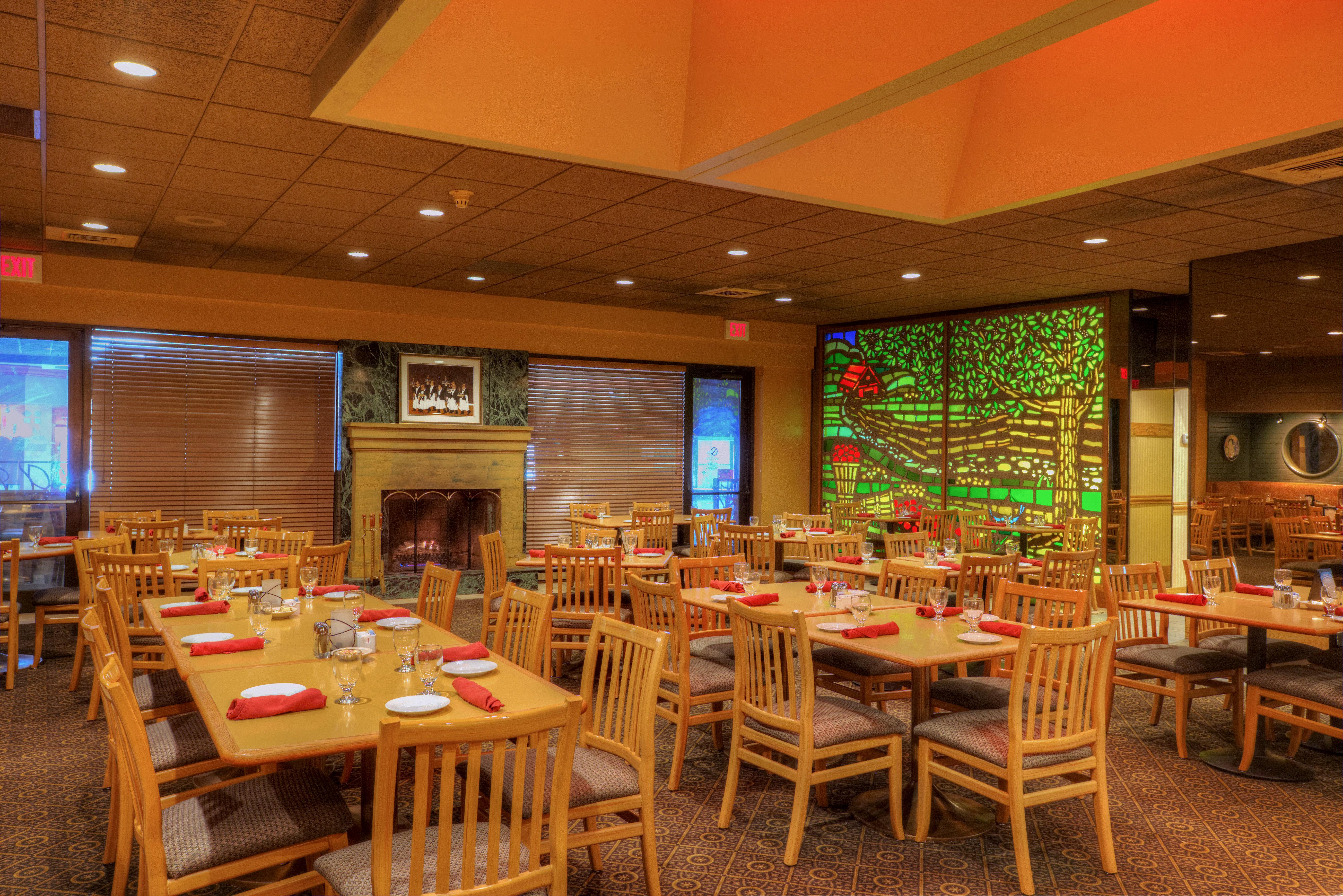 HOLIDAY INN EXPRESS & SUITES SOUTHGATE - DETROIT AREA 24/32