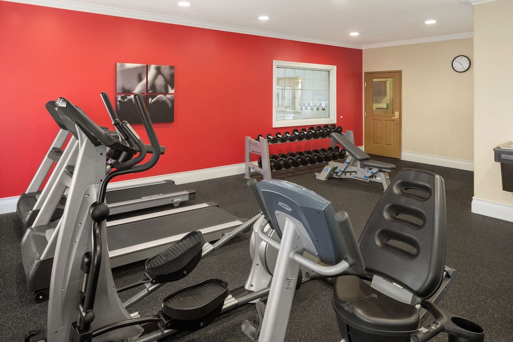Country Inn Suites By Radisson Bloomington Normal Airport Il 16/29