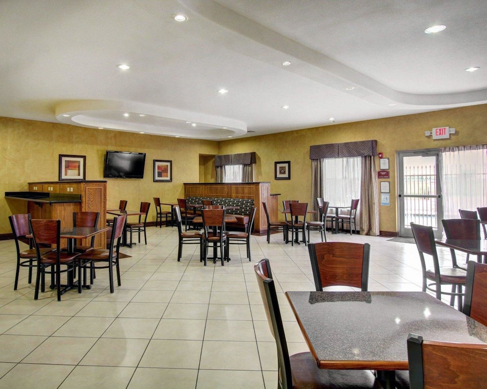 Comfort Inn And Suites Alvarado, TX 33/45