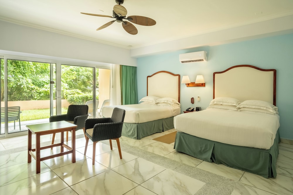 Occidental Tamarindo 12/50