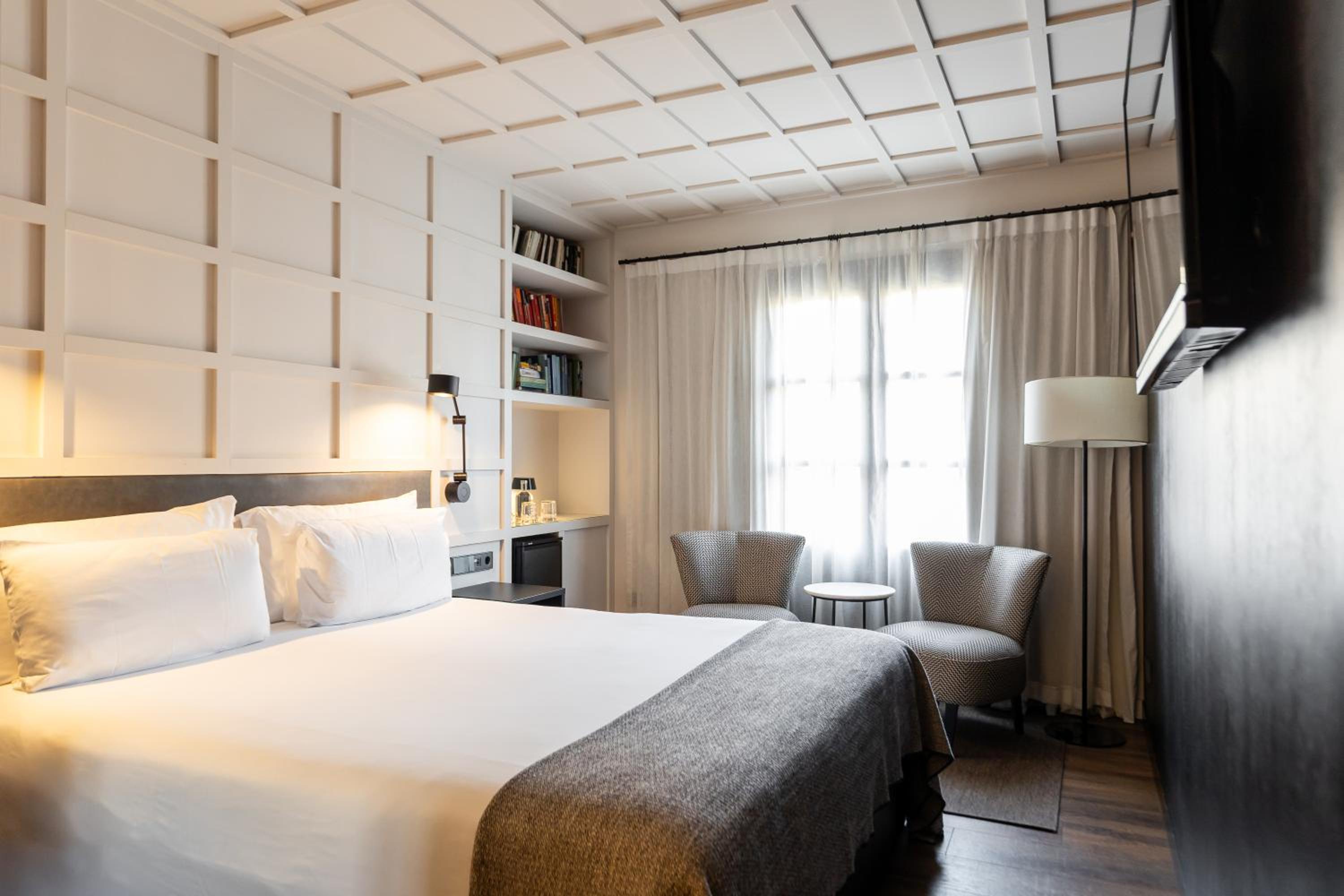 Superior, Double Bed, City View