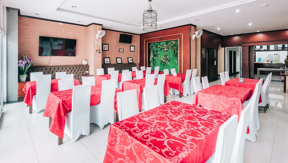 V Hotel 48/51