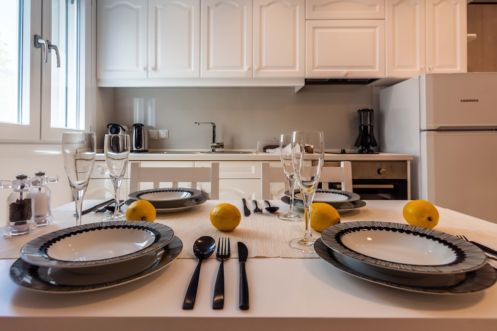 White Rock Milos Suites 40/55