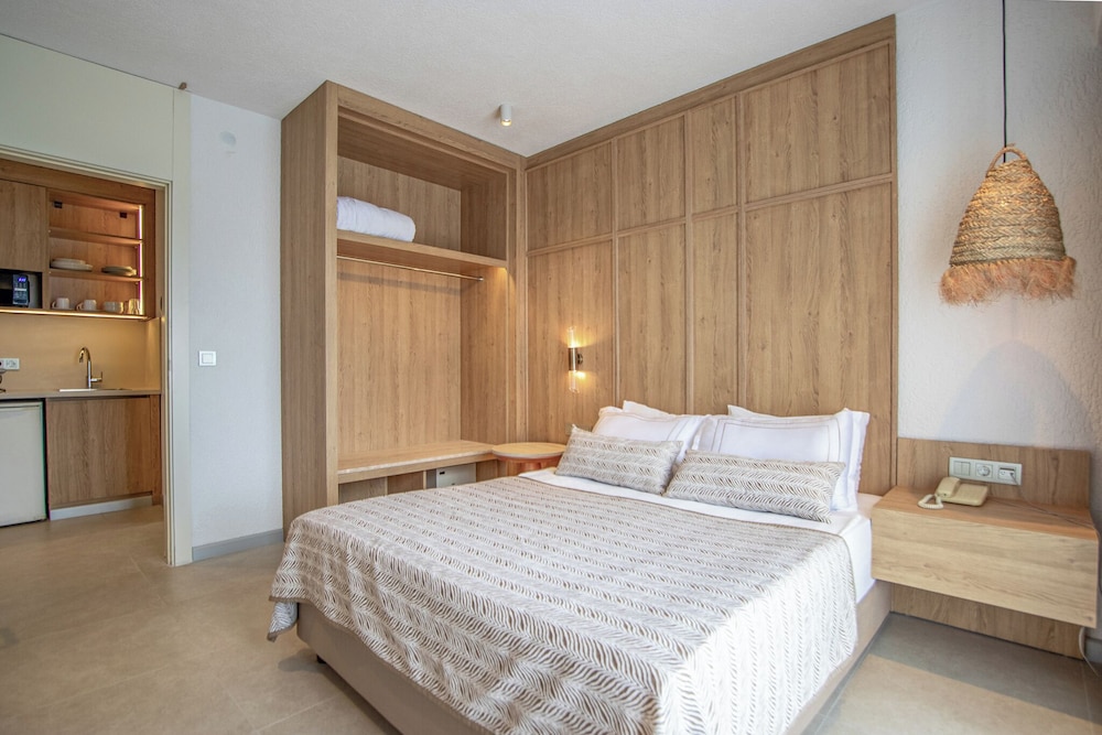 Bodrum Beach Resort 24/65