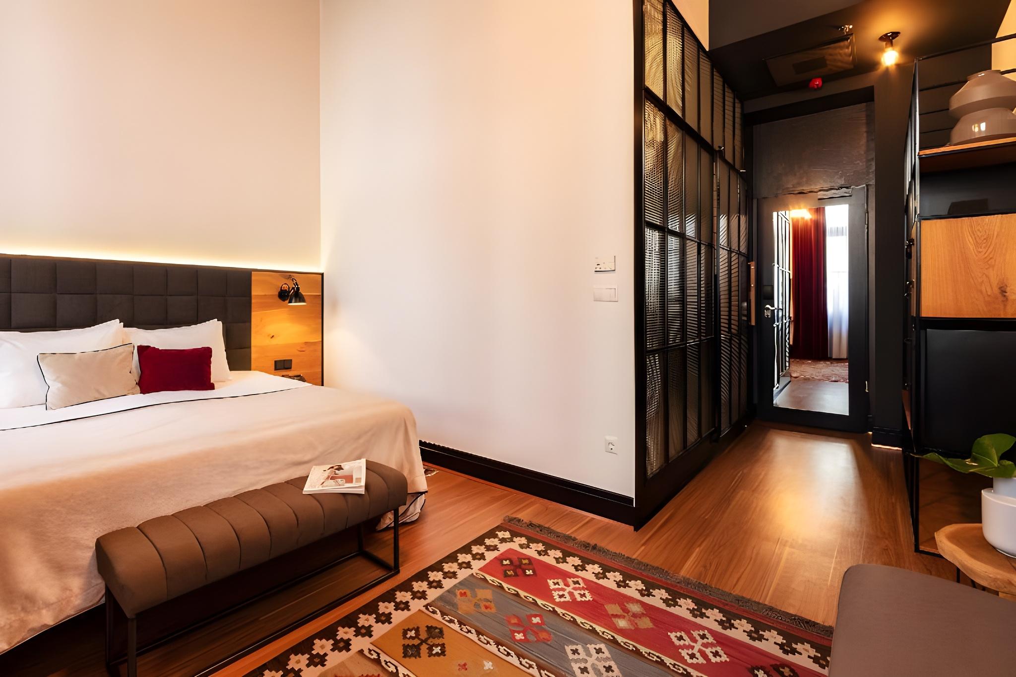 Gold, Double Bed