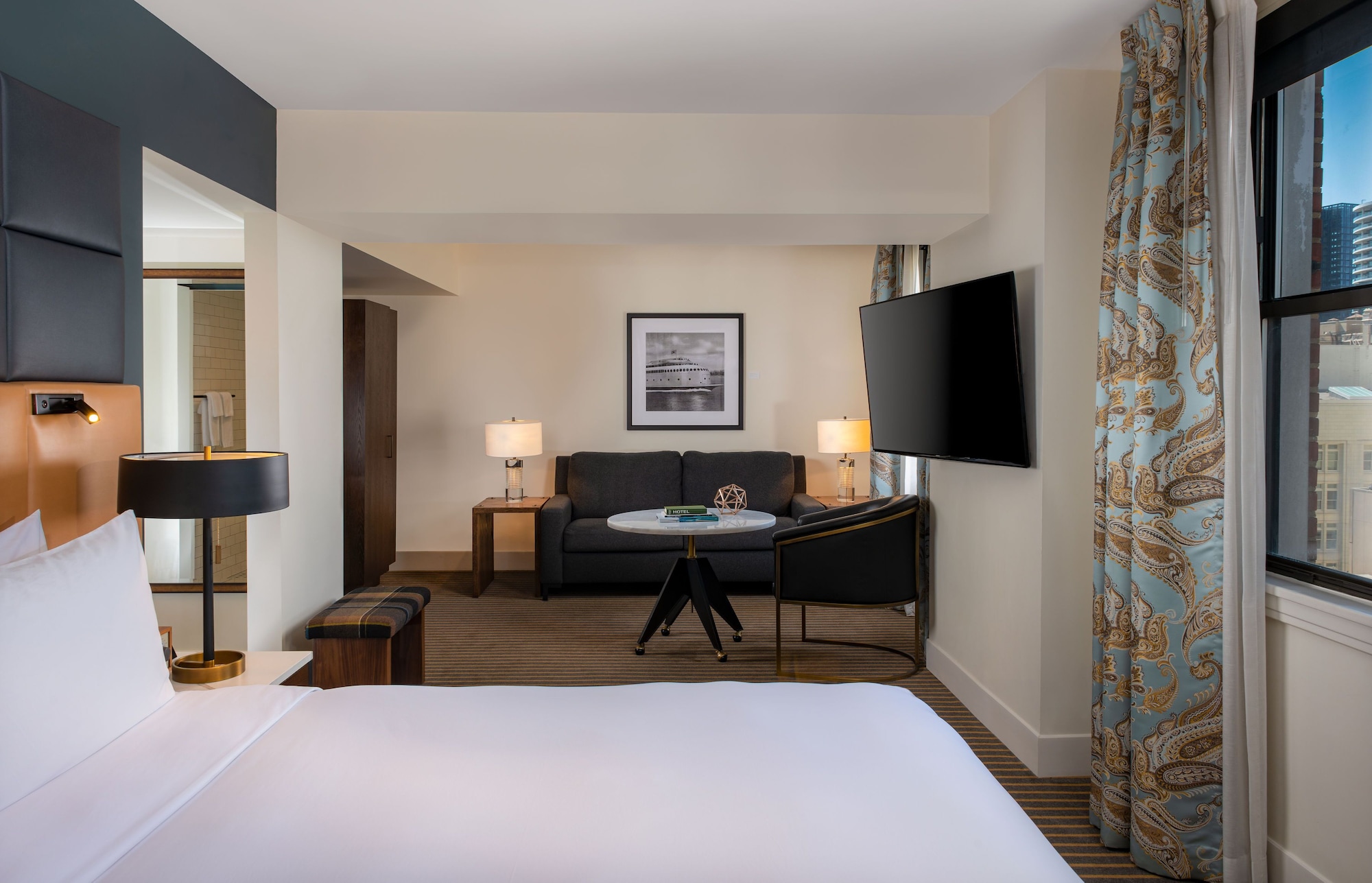 SUPERIOR, KING BED