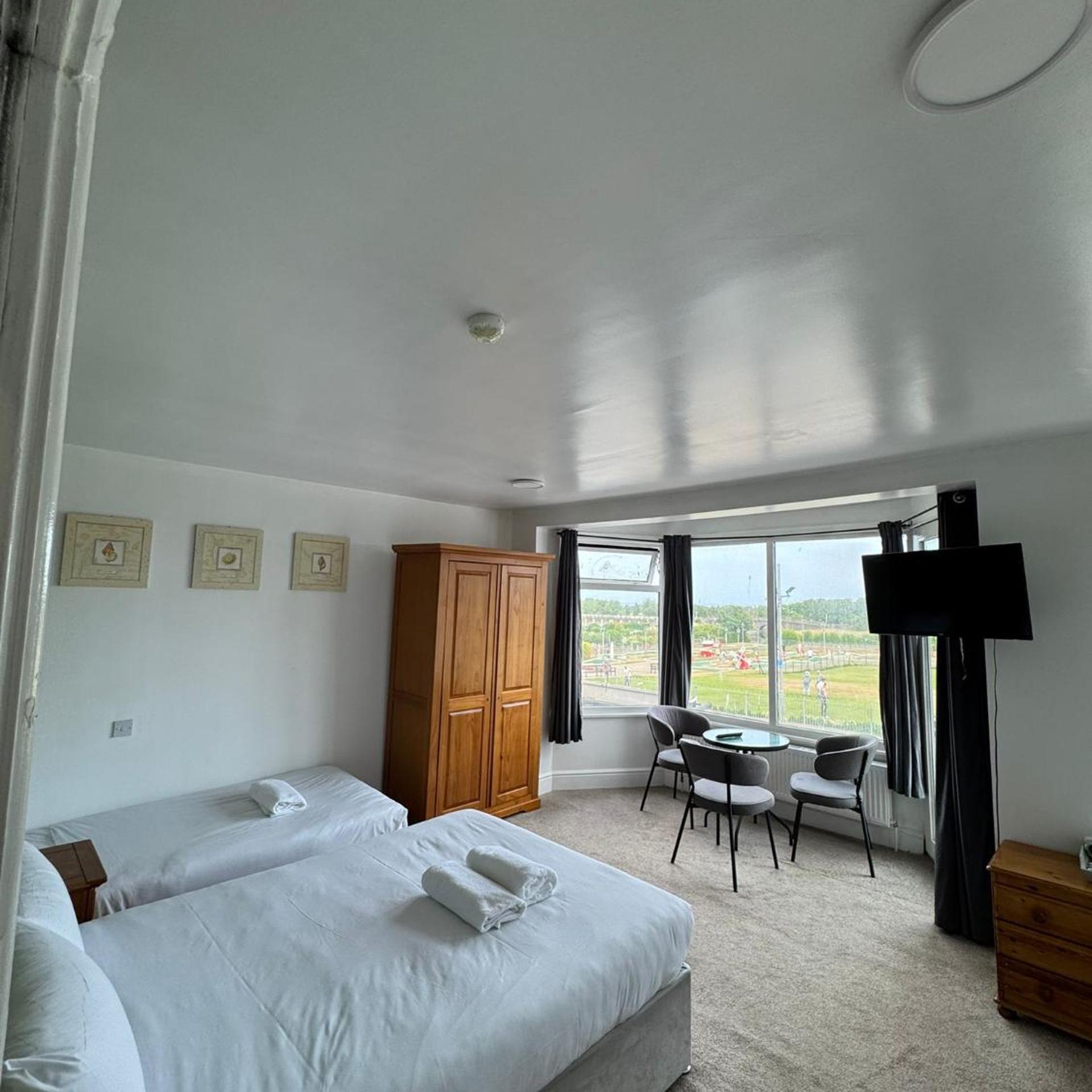 Sea Side Hotel 8/38