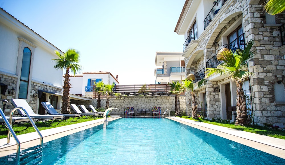Avalon Boutique Hotel & Suites 51/59