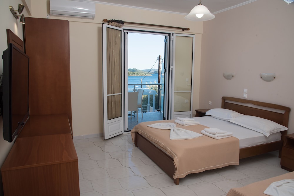 Oasis Hotel 11/50
