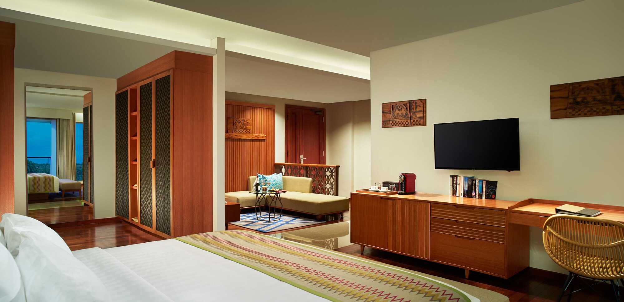 1 BEDROOM, SUITE, GARDEN VIEW