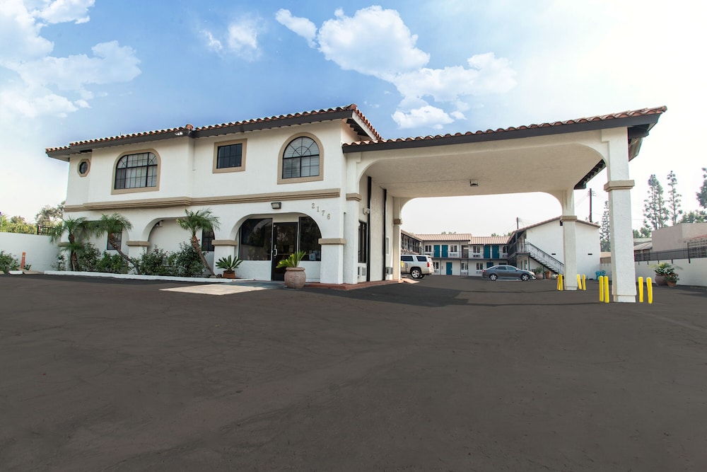Magnolia Tree Hotel 1/31