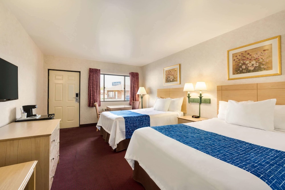 غرفة بسريرين مزدوجين، Travelodge by Wyndham Niagara Falls 2/3