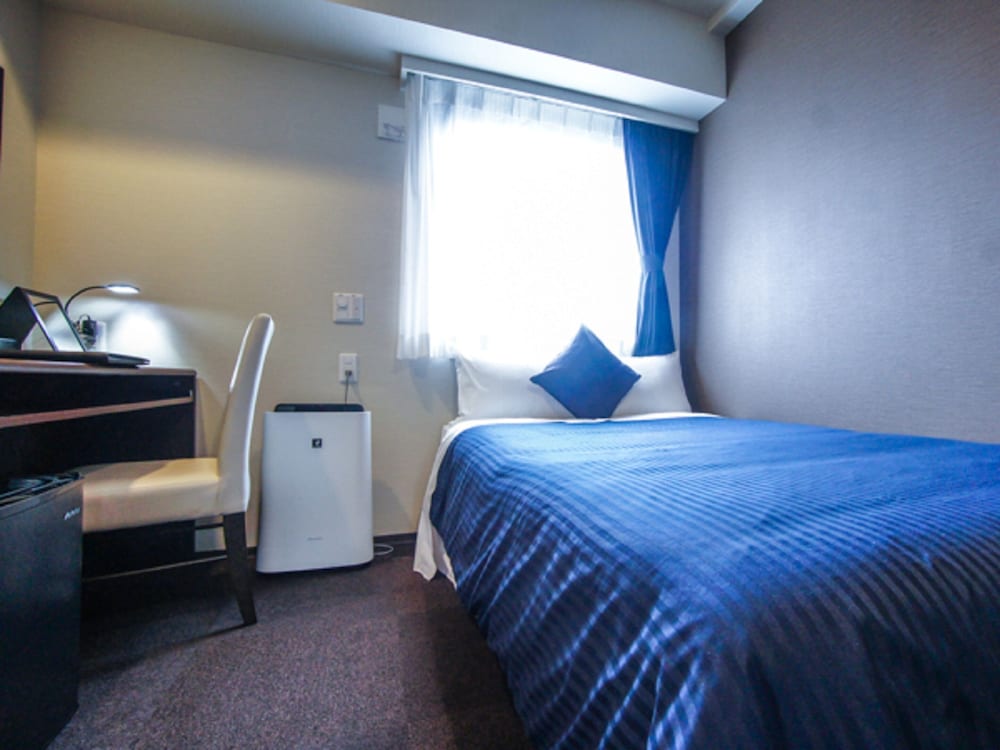 ROOM, SINGLE, SMOKING
