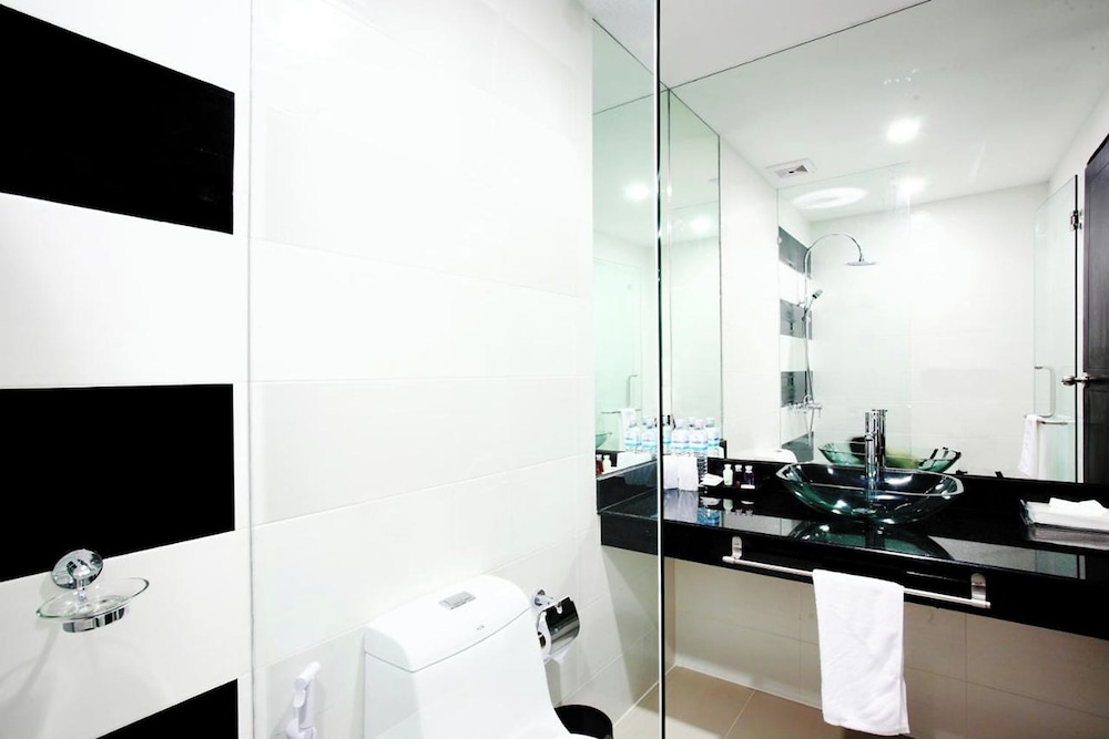 One World One Home Naiharn Hotel by ZUZU 47/50