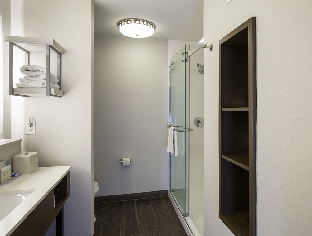 Hampton Inn & Suites Windsor - Sonoma Wine Country 12/40