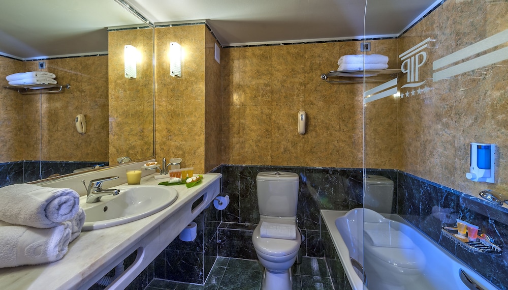 Porto Platanias Beach Resort & Spa 49/50