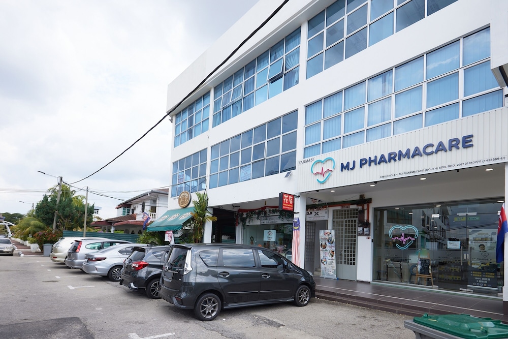 Elite Hotel Muar 38/50