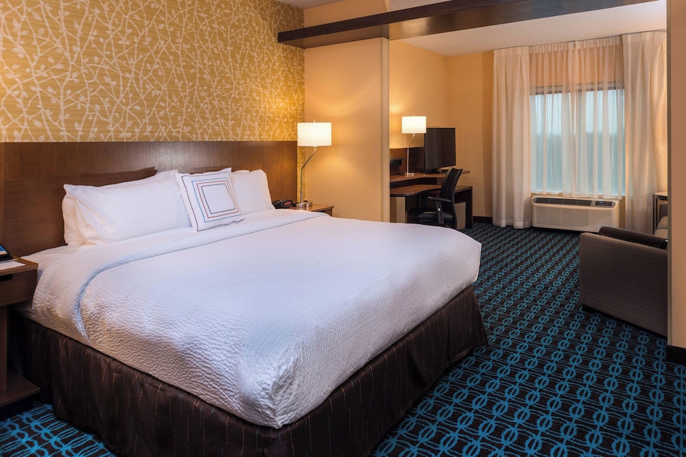 Suite, King Bed, Sofa, Accessible