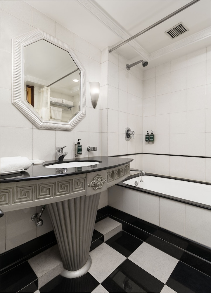 Sarovar Portico Kalupur Ahmedabad 37/42
