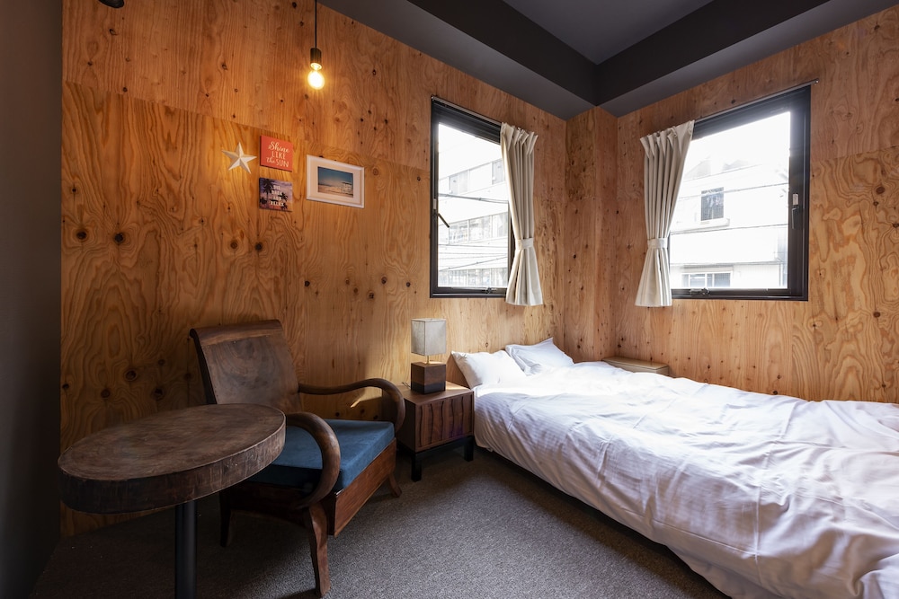 ROOM, DOUBLE BED, LARGE