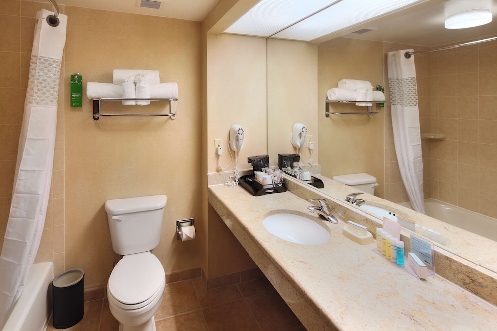 Hampton Inn & Suites Arlington Crystal City DCA 20/64