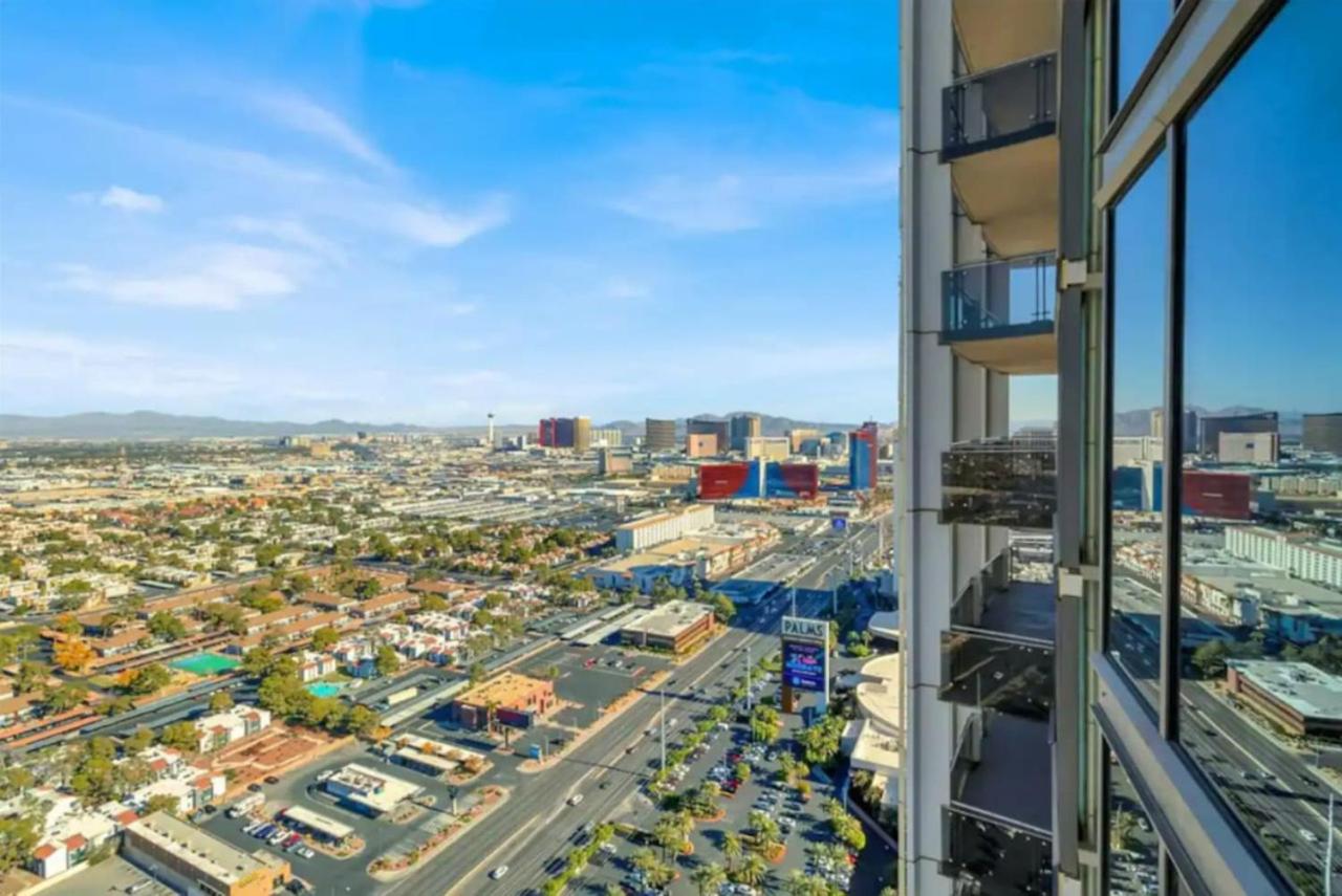 The Adele Palazzo Suite at Palms Place 19/23