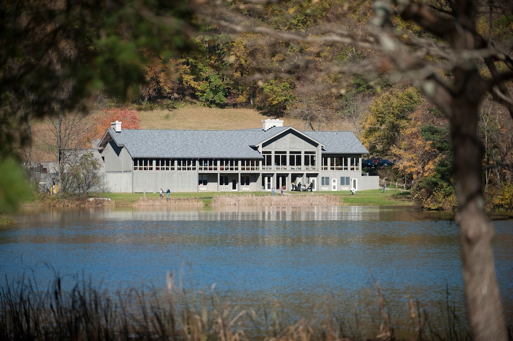 Peaks of Otter Lodge 52/57