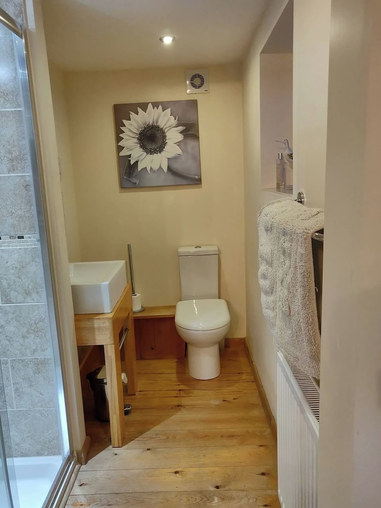Whitehouse Guest House 50/50