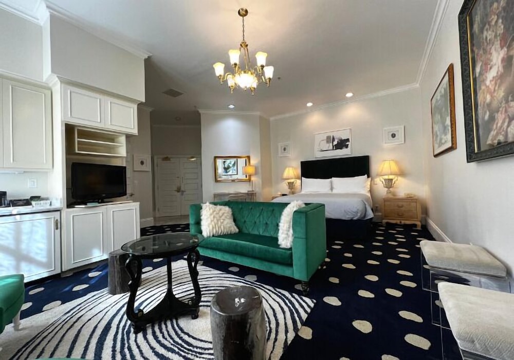 The Sterling Hotel 43/56