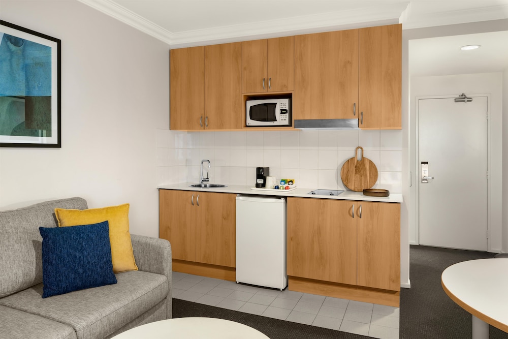Oaks Perth Hotel 8/61