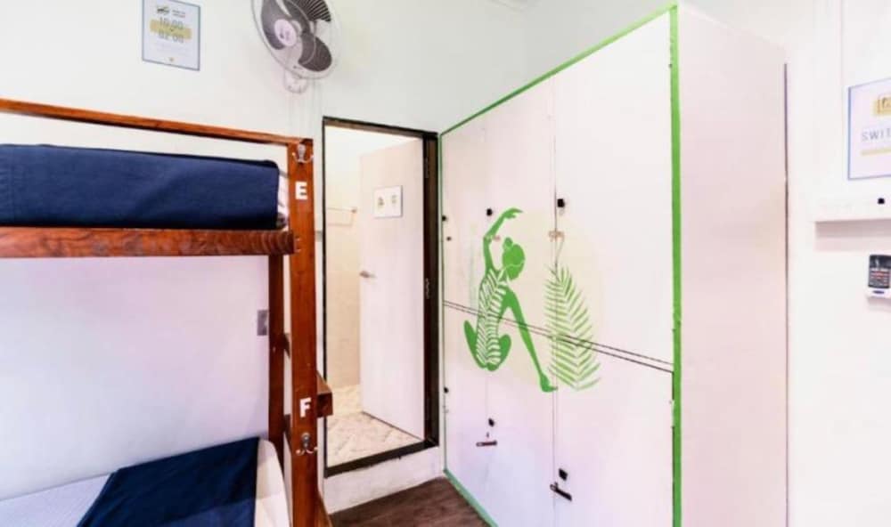 Locomo Hostel - Mumbai Airport 11/50