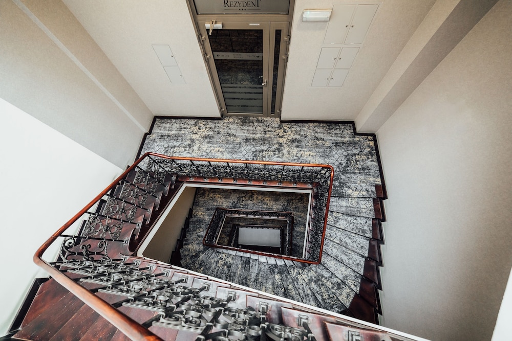 Rezydent Hotel 60/66