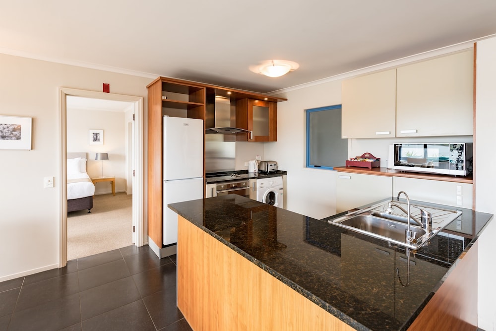 Blue Pacific Apartments 33/70