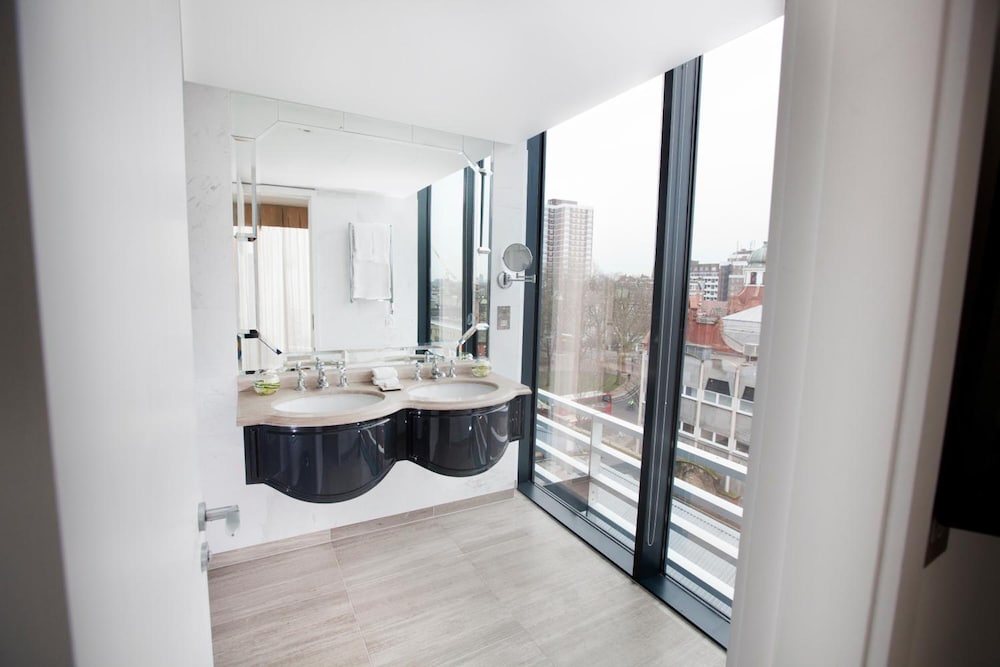 Dorsett Shepherds Bush 43/100