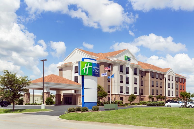 Holiday Inn Express Hotel & Suites Shawnee I-40 57/59